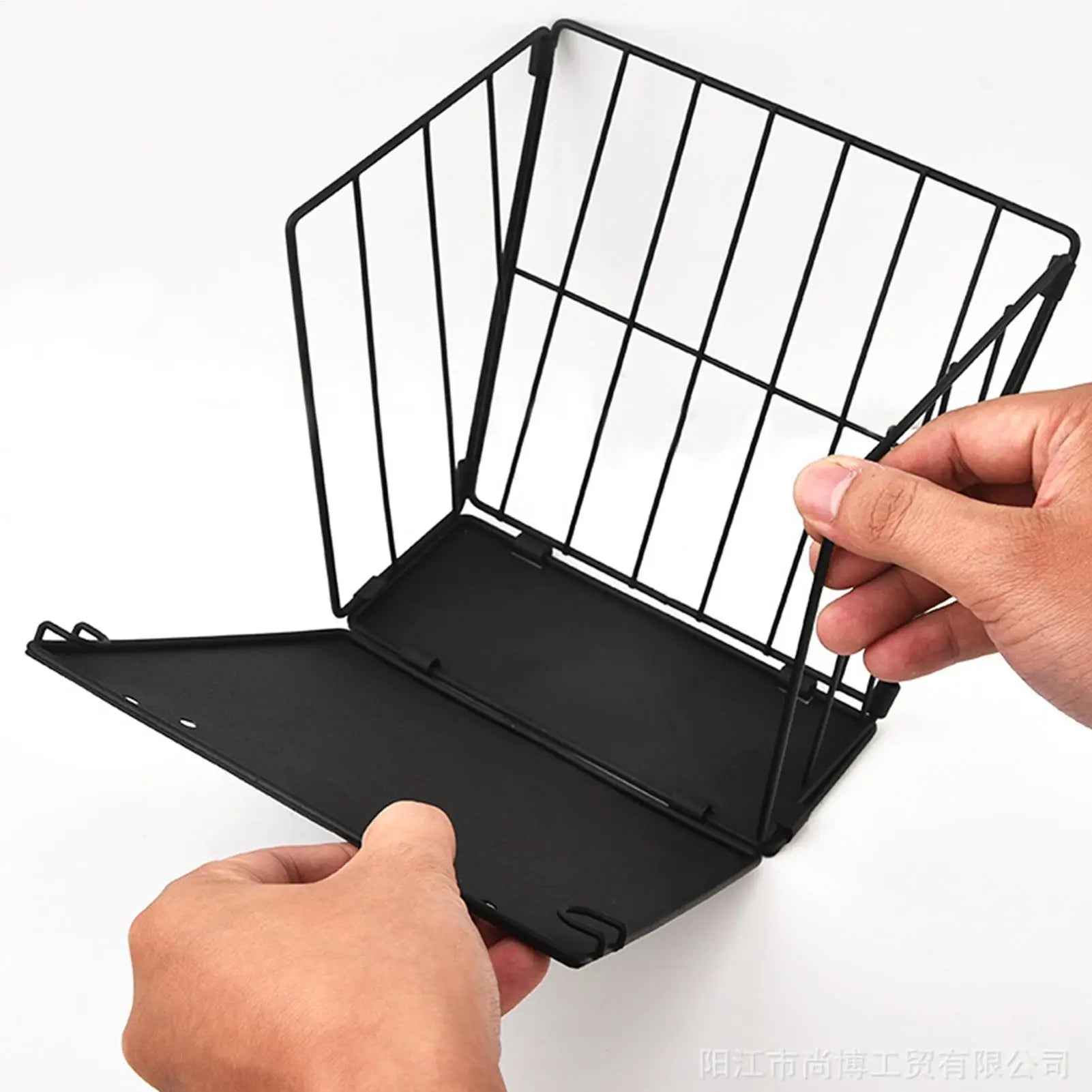 Wall-Mount Foldable Metal Hay Feeder for Rabbits